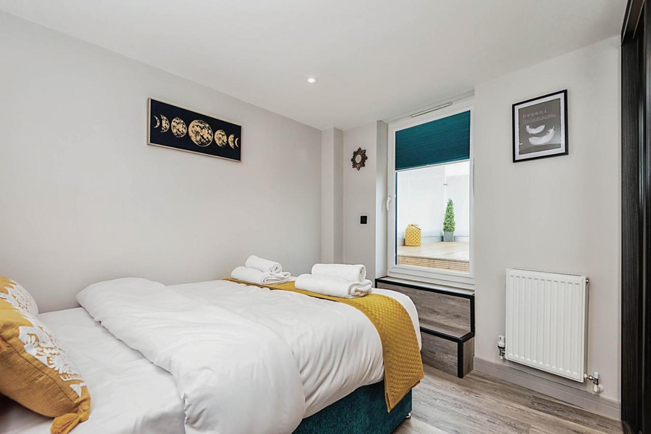 The Burton Penthouse By Fortuna Property Cheltenham Exterior photo