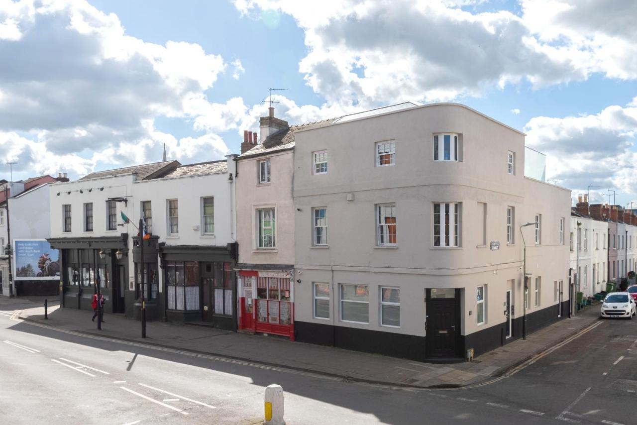 The Burton Penthouse By Fortuna Property Cheltenham Exterior photo